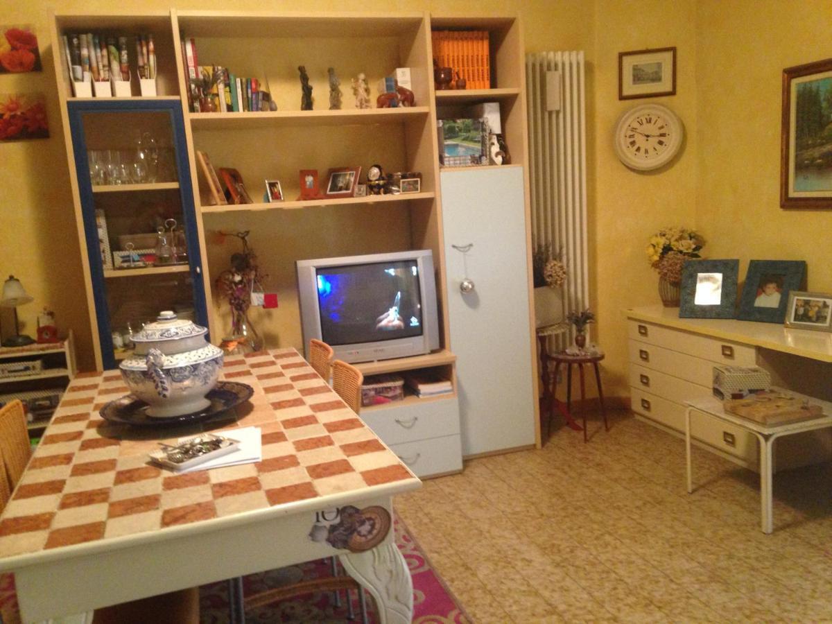 B & B Da Giusy Corte Franca Exterior photo